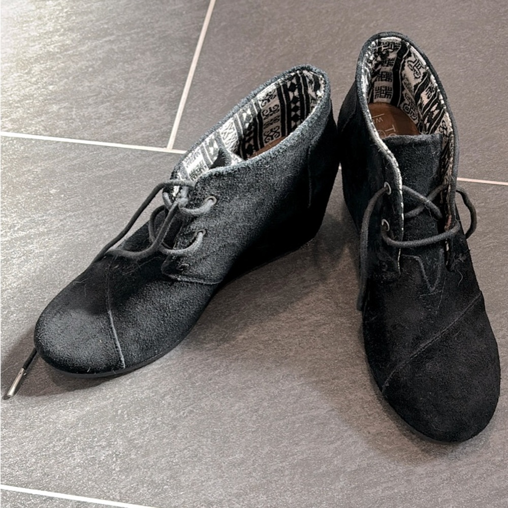 Toms black wedges size 8